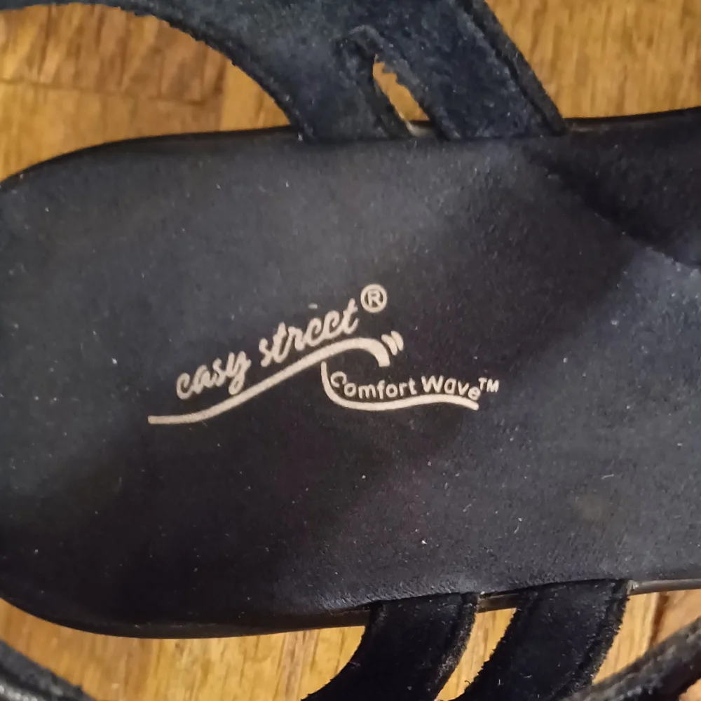 Easy Street Garette Sandals